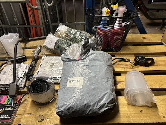 Partij diversen w.o. bureaulamp, fietsmand, krijtstiften w.o. basil - afbeelding 6 van  12