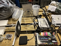 Partij diversen w.o. bureaulamp, fietsmand, krijtstiften w.o. basil - afbeelding 7 van  12