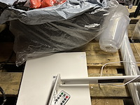 Partij diversen w.o. bureaulamp, fietsmand, krijtstiften w.o. basil - afbeelding 8 van  12