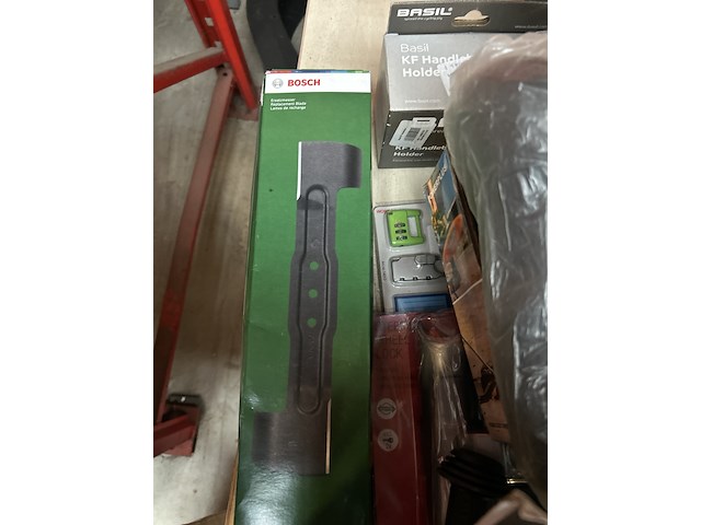 Partij diversen w.o. fietsaccessoires w.o. lynx, dahle, bosch - afbeelding 2 van  10