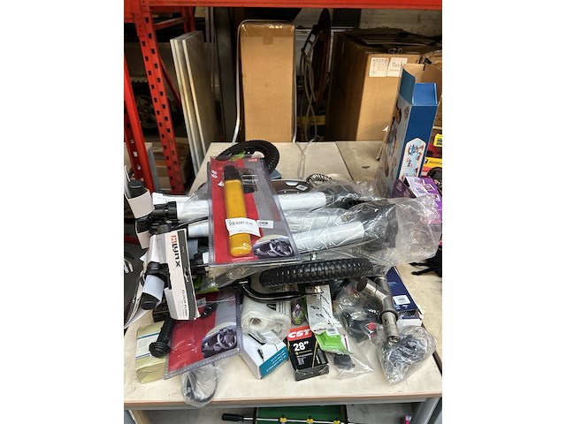 Partij diversen w.o. fietsaccessoires w.o. lynx, dahle, bosch - afbeelding 1 van  10