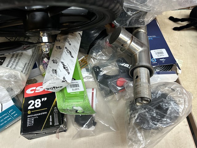 Partij diversen w.o. fietsaccessoires w.o. lynx, dahle, bosch - afbeelding 6 van  10