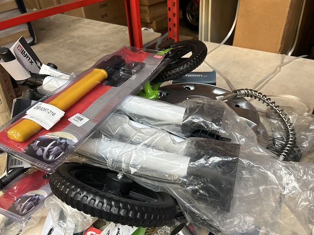 Partij diversen w.o. fietsaccessoires w.o. lynx, dahle, bosch - afbeelding 7 van  10