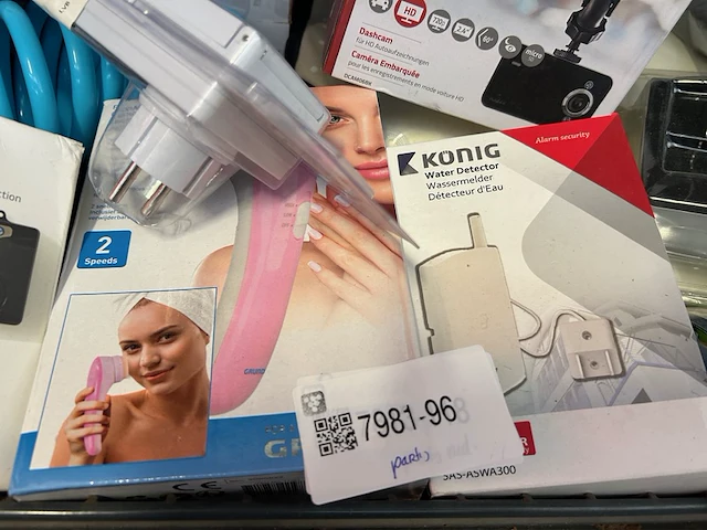 Partij diversen w.o. fietsalarm, dashboardcamera w.o. nedis, varta, konig - afbeelding 5 van  7