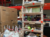 Partij diversen w.o. g23 lampen, toiletborstels - afbeelding 1 van  8