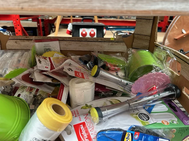 Partij diversen w.o. g23 lampen, toiletborstels - afbeelding 5 van  8