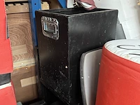 Partij diversen w.o. meubelen en transportkisten - afbeelding 8 van  9
