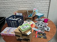 Partij diversen w.o. naaigerei, fotolijsten - afbeelding 1 van  8
