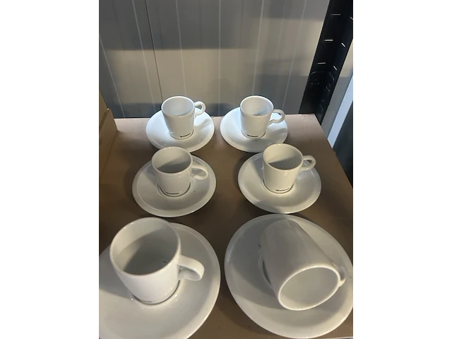 Partij diversen w.o. nespresso kopjes en schotels - afbeelding 3 van  7