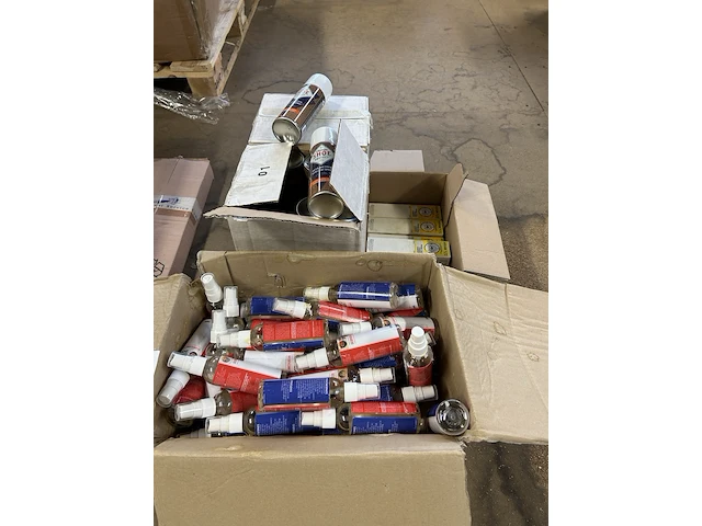 Partij diversen w.o. protect spray voor schoenen - afbeelding 1 van  7