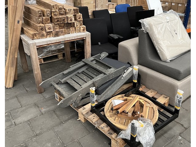 Partij diversen w.o. tuinmeubelen - afbeelding 1 van  8