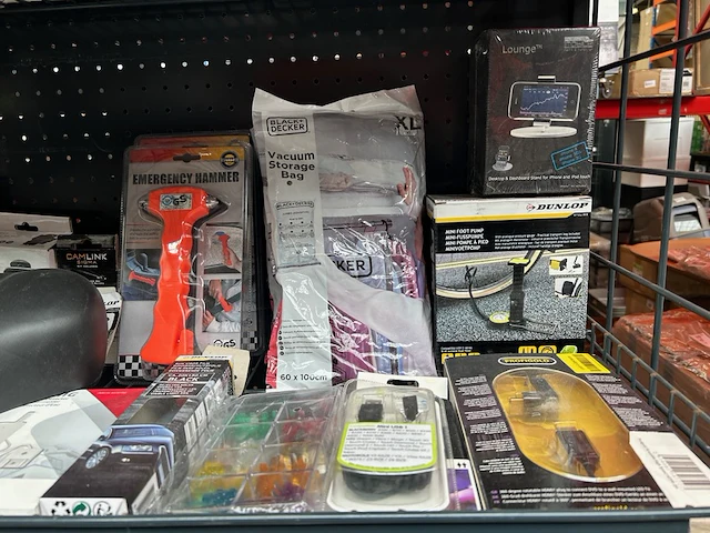 Partij diversen w.o. tuinslang, fietspomp, zadel w.o. black&decker, dunlop - afbeelding 2 van  8