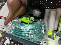 Partij diversen w.o. tuinslang, fietspomp, zadel w.o. black&decker, dunlop - afbeelding 5 van  8