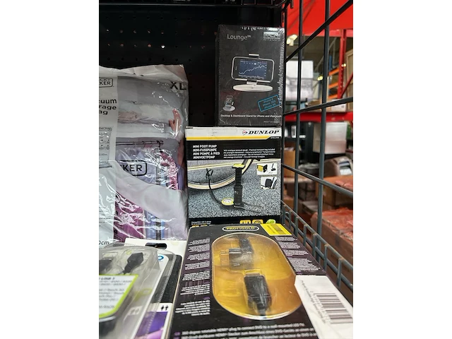 Partij diversen w.o. tuinslang, fietspomp, zadel w.o. black&decker, dunlop - afbeelding 8 van  8