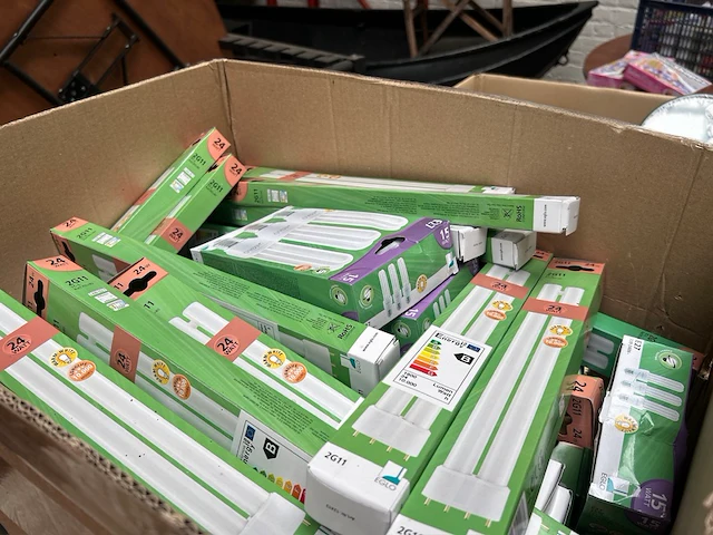 Partij diversen w.o. wandklokken, g23 lampen w.o. eglo - afbeelding 4 van  8