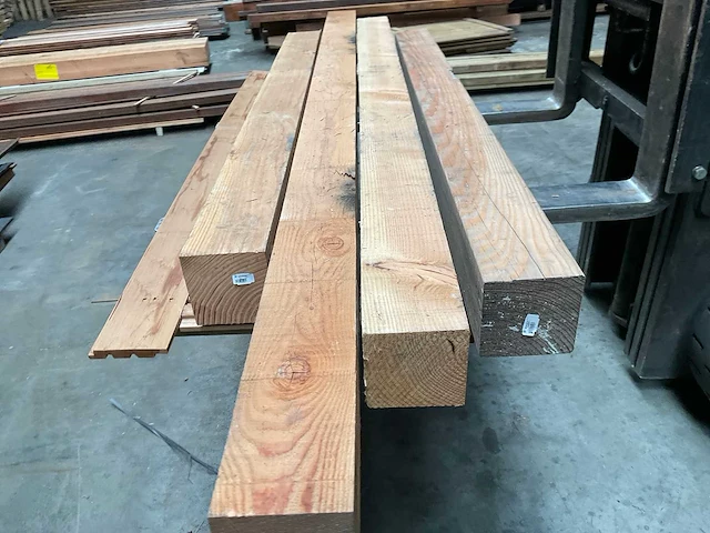 Partij douglas tuinpalen 200-300x14,5x14,5 cm - afbeelding 13 van  18