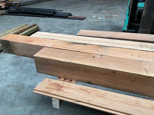 Partij douglas tuinpalen 200-300x14,5x14,5 cm - afbeelding 18 van  18