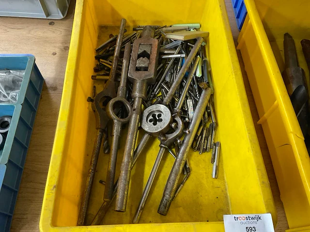 Partij draadtap en boorgereedschap - afbeelding 1 van  3