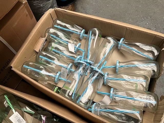Partij drinkflessen - afbeelding 6 van  8