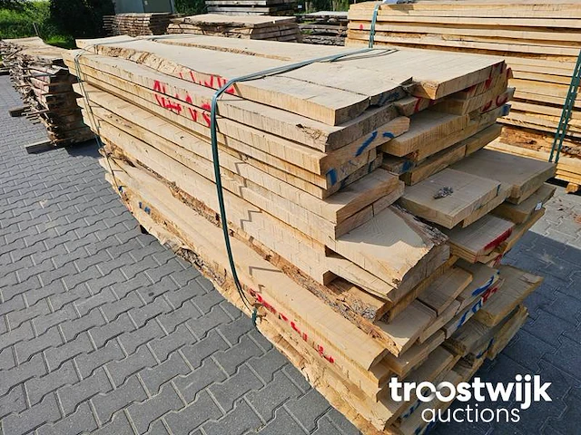 Partij duitse essenplanken +/- 75 stuks 230cm-260cm breedte 20-40cm dikte 4cm ovengedroogd - afbeelding 6 van  6