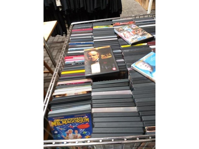 Partij dvd's inclusief verkoopbak - afbeelding 2 van  4