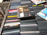 Partij dvd's inclusief verkoopbak - afbeelding 2 van  4