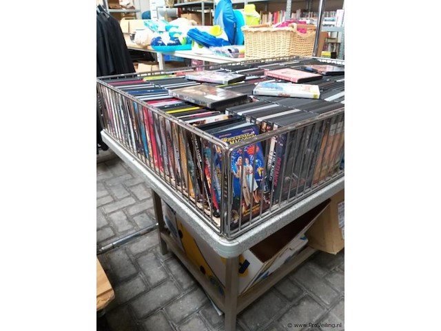 Partij dvd's inclusief verkoopbak - afbeelding 3 van  4