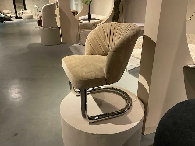 Partij eetkamerstoelen, fauteuils, poefs (13x) - afbeelding 8 van  38