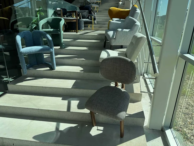 Partij eetkamerstoelen, fauteuils, poefs (13x) - afbeelding 1 van  38