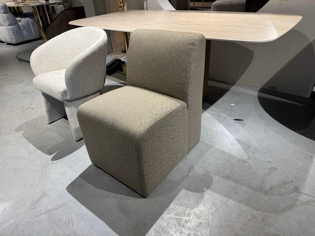 Partij eetkamerstoelen, fauteuils, poefs (13x) - afbeelding 15 van  38