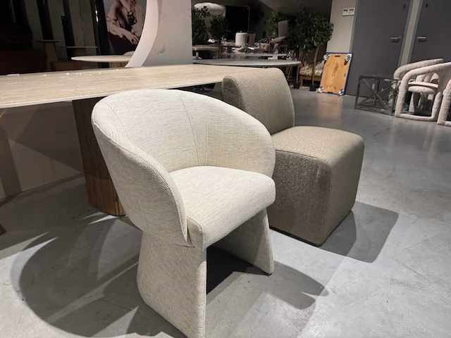 Partij eetkamerstoelen, fauteuils, poefs (13x) - afbeelding 18 van  38
