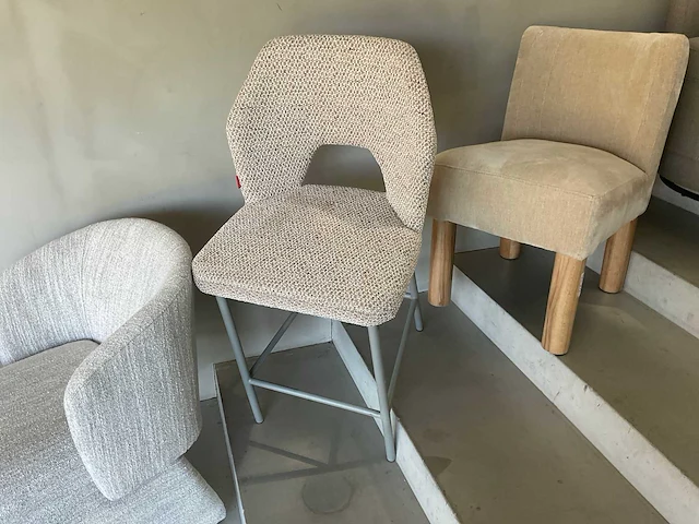 Partij eetkamerstoelen, fauteuils, poefs (13x) - afbeelding 12 van  38