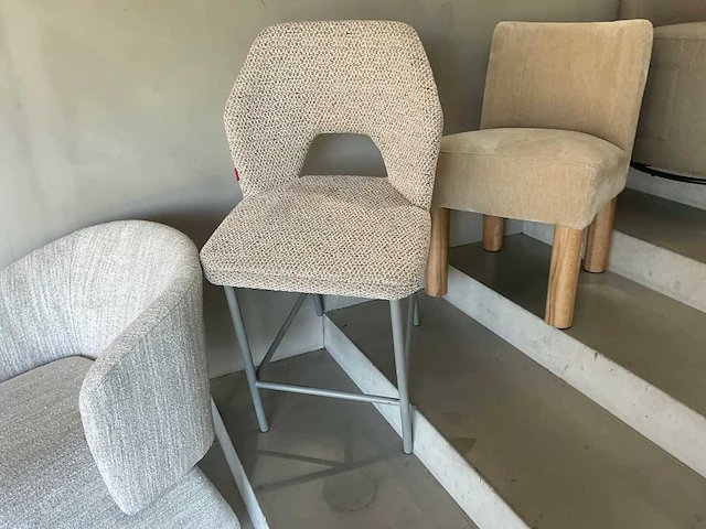 Partij eetkamerstoelen, fauteuils, poefs (13x) - afbeelding 23 van  38