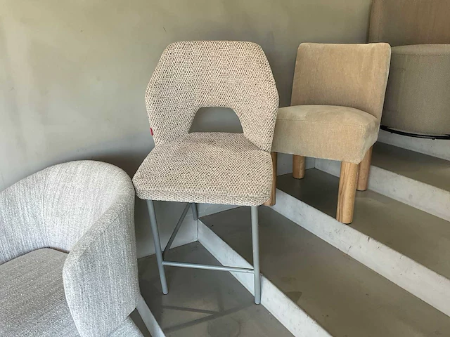 Partij eetkamerstoelen, fauteuils, poefs (13x) - afbeelding 33 van  38