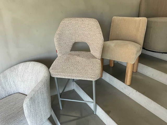 Partij eetkamerstoelen, fauteuils, poefs (13x) - afbeelding 34 van  38