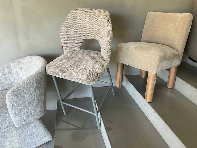 Partij eetkamerstoelen, fauteuils, poefs (13x) - afbeelding 35 van  38
