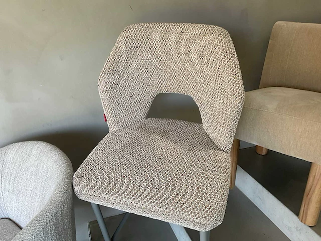 Partij eetkamerstoelen, fauteuils, poefs (13x) - afbeelding 36 van  38