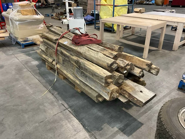 Partij eiken balken en planken - afbeelding 1 van  6