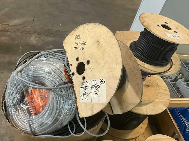 Partij electriciteitkabel - afbeelding 1 van  6