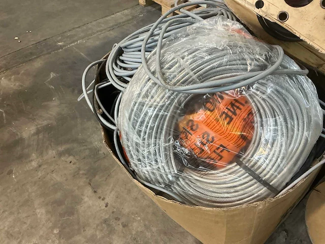 Partij electriciteitkabel - afbeelding 2 van  6