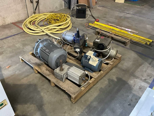 Partij electro motoren - afbeelding 2 van  7