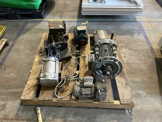 Partij electro motoren - afbeelding 4 van  7