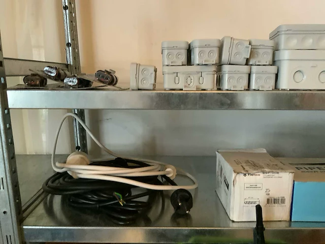 Partij elektra -en bevestigingsmaterialen - afbeelding 6 van  14
