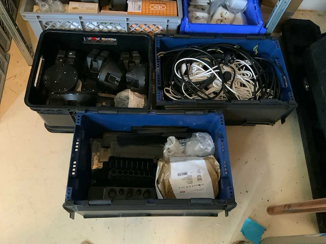 Partij elektra -en bevestigingsmaterialen - afbeelding 8 van  14