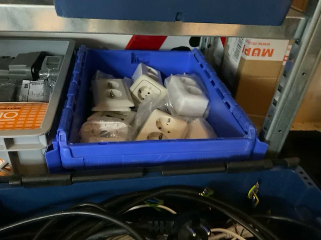Partij elektra -en bevestigingsmaterialen - afbeelding 10 van  14