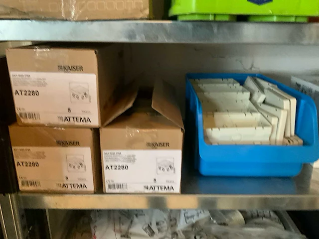 Partij elektra -en bevestigingsmaterialen - afbeelding 14 van  14