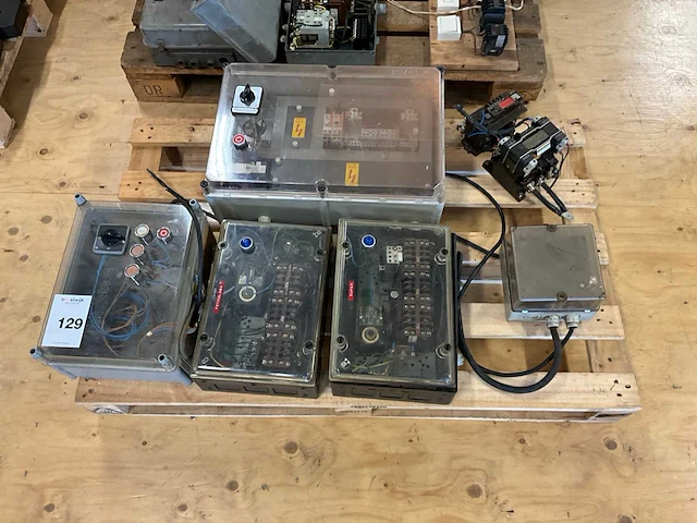 Partij elektra installatiematerialen - afbeelding 2 van  5