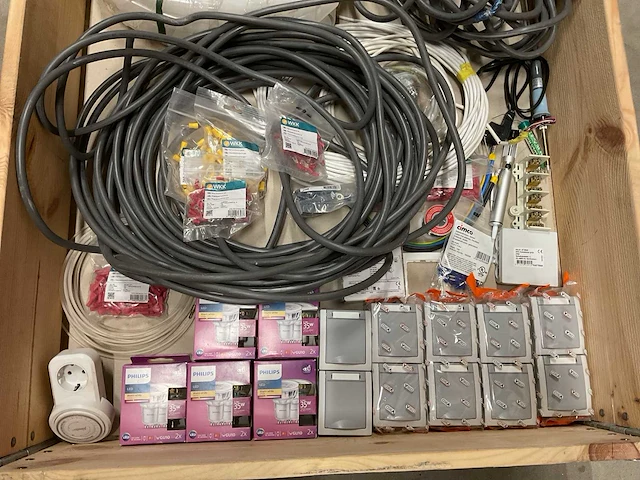 Partij elektra materiaal - afbeelding 2 van  3