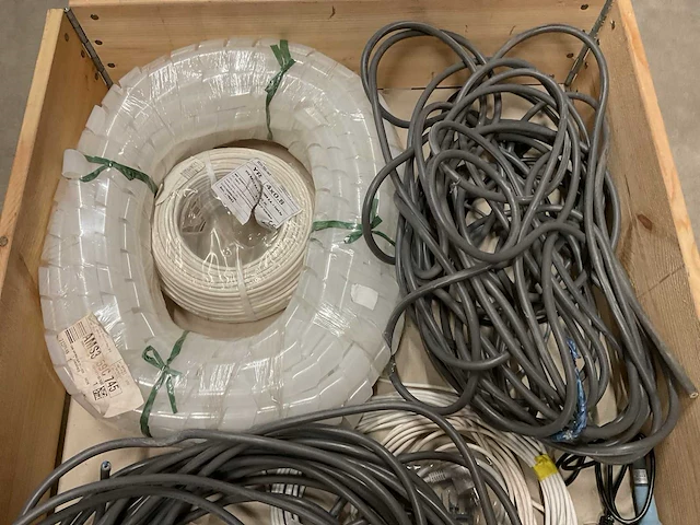 Partij elektra materiaal - afbeelding 3 van  3