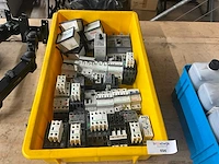 Partij elektra toebehoren - afbeelding 1 van  4